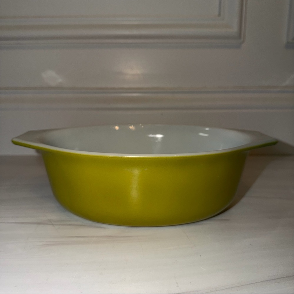 Vintage Pyrex Verde Avocado Green 043 1.5 qt. - EUC!